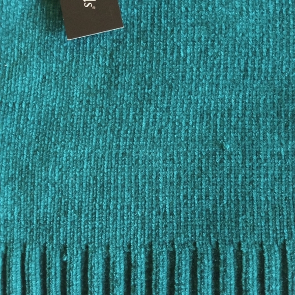 Green Cowl Neck Warm Sweater - Picture 11 of 12